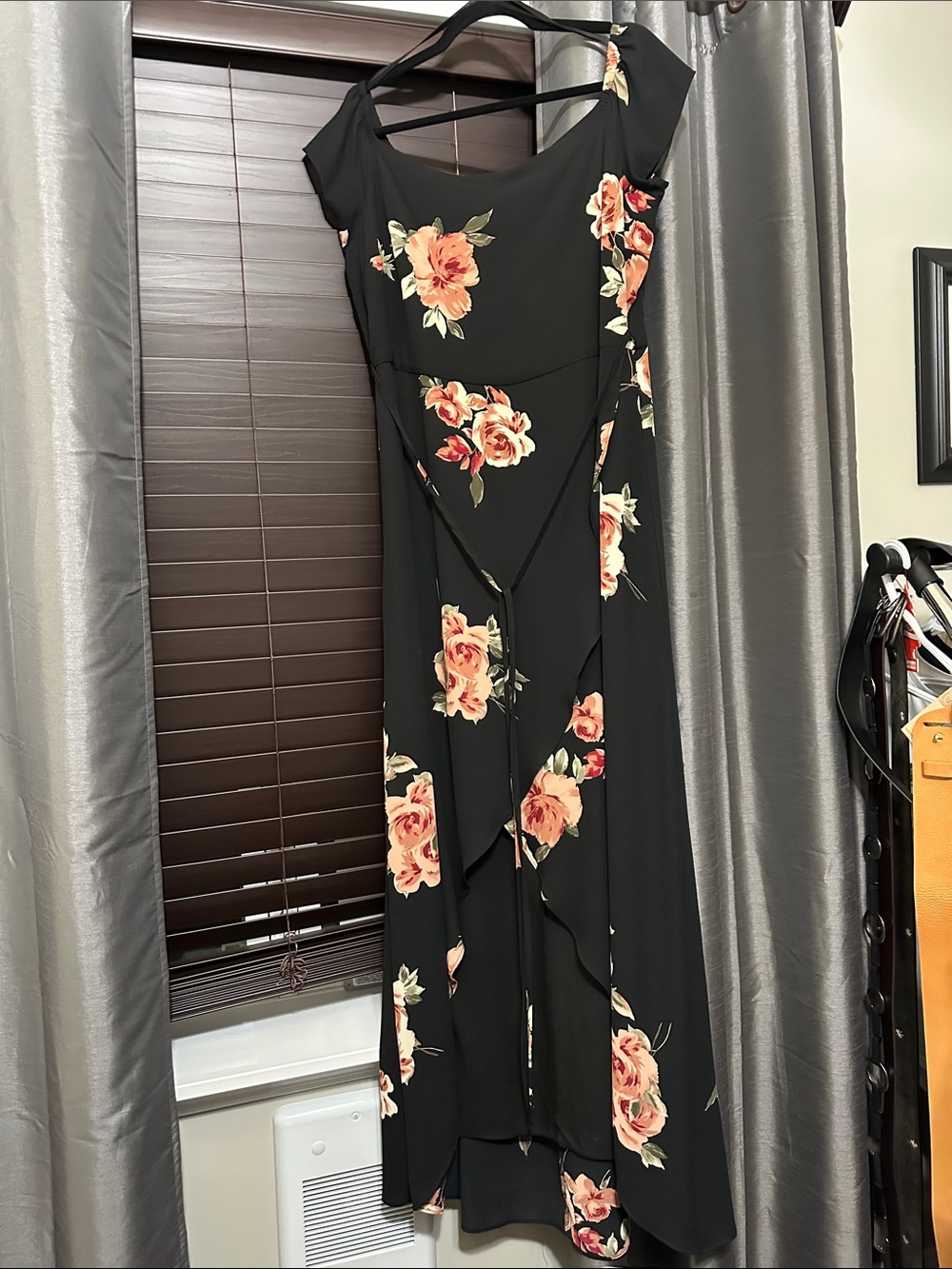 Sz L⭐️New Le Chateau Luxury Line Black Floral Faux Wrap  Dress PTP 20 - Picture 3 of 13